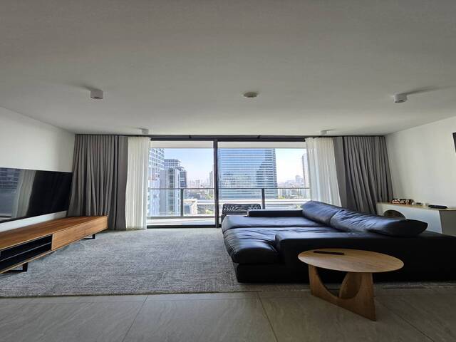 Tait Sathorn 12.BTS: St. Louis Size: 87 sqm., 2 bedrooms, 2 bathrooms Floor: 10+ unblocked view Rental price: 120,000 baht/month Ref.: 368722 Listing Detail: www.rent-bangkok-condo.com/properties/368722 Co-agents are welcome. - - -Contact us for more information or arrange a viewing:Email. rbc.rentbangkokcondo@gmail.comCall. 066-0588-655Line ID: @rentbangkokcondohttps://lin.ee/9cMeMxeWhatsapp: 0660588655Wechat 微信: rentbangkokcondo