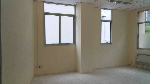 OFFICE อาคารโกลเด้นเพิร์ล 1BEDROOM 27500 BAHT.   เข้าอยู่ได้ทันที
