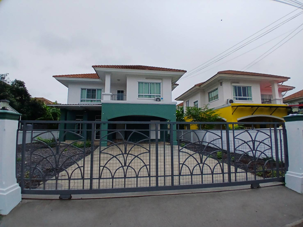 ให้เช่าบ้านเดี่ยวหรู 2ชั้นเนื้อที่ 100ตร.ว พื้นที่ใช้สอย 180ตร.ม 3ห้องนอน 3ห้องน้ำ เฟอร์บางส่วน ถนนสุวินทวงค์ มีนบุรี ราคาเช่า 23,000 บ/ด