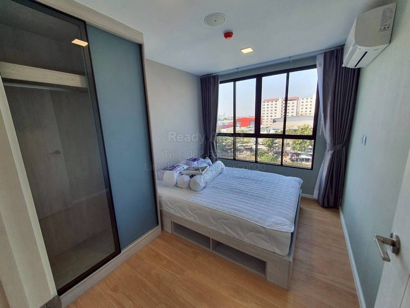 รหัสทรัพย์ : CR6901-0014คอนโด แอทโมซ คาแนล รังสิต / Atmoz Kanaal Rangsitรายละเอียดห้องขนาดห้อง 26 ตร.ม. ชั้น 4 อาคาร C1 ห้องนอน 1 ห้องน้ำ Digital door lockเฟอร์นิเจอร์+เครื่องใช้ไฟฟ้า- ทีวี - แอร์ - ตู้เย็น - ไมโครเวฟ- เครื่องทำน้ำอุ่น- เครื่องซักผ้า- โต๊ะทานข้าว- โซฟา- ตู้เสื้อผ้า- เตียง + ที่นอนค่าเช่า 12,000 บาท/เดือน (รวมค่าส่วนกลาง)- ชำระค่ามัดจำ 2 เดือน- ชำระค่าเช่าล่วงหน้า 1 เดือน- ระยะเวลาสัญญาขั้นต่ำ 1 ปี_ _ _ _