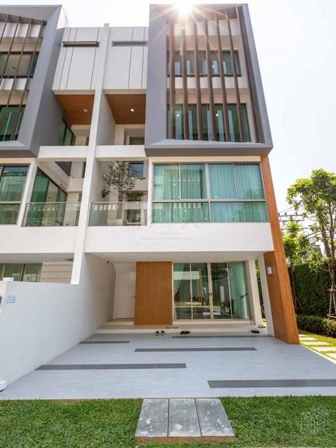 ขายโฮมออฟฟิศ 3.5 ชั้น โครงการควอลิเทีย สุขุมวิท 62 (Qualitia Sukhumvit 62) สไตล์ Modern ใกล้ BTS บางจาก เพียง 200 เมตรราคาขาย 16,900,000 บาทที่ตั้ง ถนนสุขุมวิท ซอยสุขุมวิท 62 แยก 6 แขวงพระโขนงใต้ เขตพระโขนง กรุงเทพฯติดต่อ : คุณภัสพงณ์ 0634098164Line : binkem22https://www.facebook.com/profile.php?id=61581484955548เนื้อที่ 25.80 ตารางวา พื้นที่ใช้สอย 280 ตารางเมตร จำนวน 3.5 ชั้น 3 ห้องนอน 5 ห้องน้ำ จอดรถ 2 - 5 คันมี 1 Extra Space ทุกห้องมีพื้นที่ติดอากาศ หรือระเบียงหน้า�