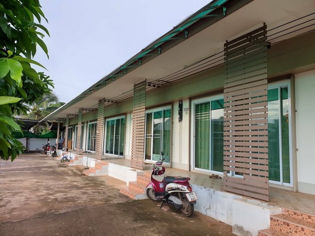 ขายหอพักชั้นเดียว15ห้อง โกดัง 1หลัง 483ตรว. 15ล้านบาท ต.จุมพล อ.โพนพิสัย หนองคายขายหอพัก 15 ห้อง ค่าห้องเดือนละ 3000 บาท เฟอร์นิเจอร์ครบมีโกดัง 1 หลัง มี 3 ล็อก ไว้เก็บรถส่วนตัว ได้อีก 3 คันโฉนด 2 แปลง พื้นที่รวม 483 ตรว.ขายราคา 15ล้านบาท (15,000,000 บาท) โอนคนละครึ่งรายได้ต่อเดือน 45,000 บาทรายได้ต่อปีประมาณ 540,000 บาทผู้เช่าจ่ายค่าน้ำประปา ไฟฟ้า ตามมิเตอร์เองถนนทางเข้าซอยกว้าง 4-5 เมตรใกล้ �