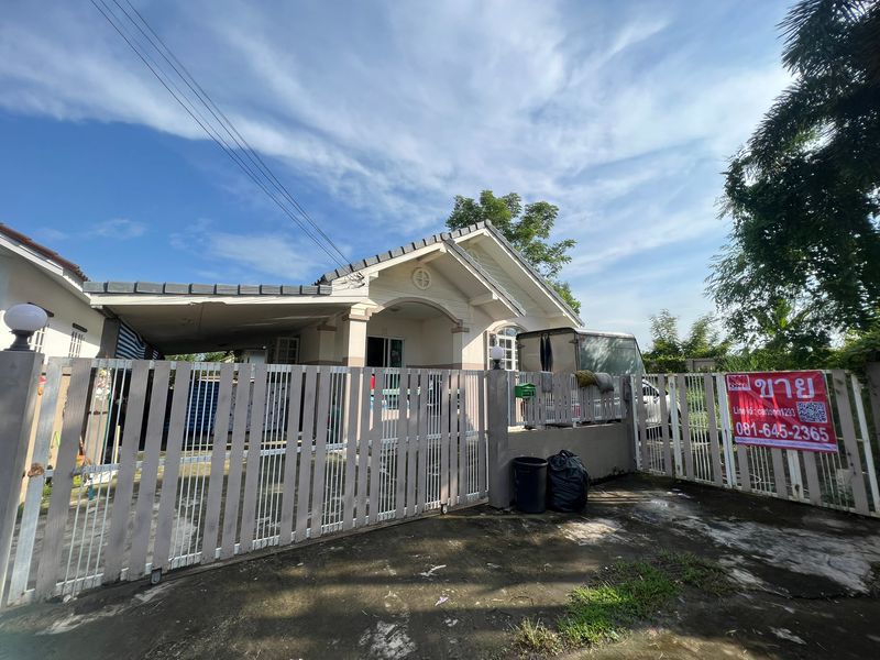 M2391บ้านเดี่ยว 1 ชั้น หมู่บ้านสวนแสนสุขเลขที่ 93/129 ซอย 29 ถนนรังสิต-นครนายก ตำบลบางปลากด อำเภอองค์รักษ์ จังหวัดนครนายกรายละเอียดทรัพย์- ขนาด 97.4ตารางวา - 3 ห้องนอน - 1 ห้องน้ำ - 1 ห้องครัว - บริเวณบ้านเดินได้รอบบ้าน - พื้นปูกระเบื้องทั้งหลัง พิกัดแปลงhttps://www.google.com/maps?q=14.17407080,101.00683452#อยากขายบ้าน #ขายบ้านนครนายก#ฝากขายบ้าน #บ้านเดี่ยว #บ้านสวนแนสุข #บ้านราคาดี#บ้านสวย #บริการรับฝากขาย #ที�