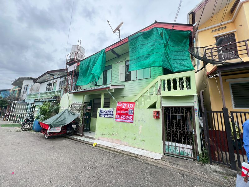 M10491 ที่ดิน พร้อมหอพัก 12 ห้อง 2 ชั้น บนพื้นที่ 40 ตารางวา เลขที่ 229 ซอยอ่อนนุช 70/1ตำบลประเวศฝั่งใต้ อำเภอพระโขนง กรุงเทพมหานคร รายละเอียดทรัพย์ - มี 12 ห้อง- ขนาด 40 วา - ขนาดห้อง 3 เมตร x 5 เมตร ห้องน้ำในตัวทุกห้อง - คนเช่าเต็ม- ค่าเช่าห้องละ 1,500 บาท- ค่าน้ำ หน่วยละ 17 บาท- ค่าไฟ หน่วยละ 7 บาท พิกัดhttps://maps.app.goo.gl/5Pk3FupLb9DxjMTG8?g_st=alขาย 3,400,000 ล้านบาทสอบถามเพิ่มเติมได้ที่ คุณจิรายุ พุกกะเวส (โค้ชตูน)081-645-2365 REA