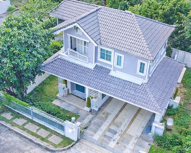 โลตัส เลียบคลองสอง 1.8 กม. แฟชั่น ไอส์แลนด์ 4 กม. ขาย-ให้เช่าบ้านเดี่ยวสุดหรู 2 ชั้นแสนสิริ  ปัญญาอินทรา 42 ตร.วา. 164 ตร.ม.บ้านสวยสภาพดี ฟังก์ชัน 3 นอน 3 น้ำ  34,999 B-M.ขาย 6.99 ลบ. บรรยากาศสงบ เหมาะอยู่อาศัย เดินทางสะดวก ใกล้แหล่งช้อปปิ้ง รร.นานาชาติร่วมฤดี 4.5 กม. และแหล่งไลฟ์สไตล์ครบถ้วนLotus Klong2 Road 1.8km. Luxury 2story detached house for sale rent by Sansiri Panya Indra Charlotteville model English Country style 42 sq.wa. 164 sq.m. Beautiful house in good condition 3 bed 3 bath Fashion Island 4 km. Location Klong 2 Road 34,999 B-M. Sale price 