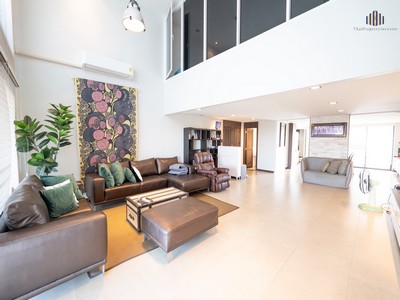 ขายคอนโดธนาซิตี้ เพรสทีจ คอนโดมิเนียม (Thana City Prestige Condominium) 2 ชั้น 6 ห้องนอน 5 ห้องน้ำ เฟอร์ครบพร้อมอยู่ ขนาด 428.18 ตร.ม..ที่ตั้งโครงการตำบลบางฉลอง อำเภอบางพลี จังหวัดสมุทรปราการ.รายละเอียดห้อง- ขนาด 428.18 ตร.ม.- อาคาร 4 ชั้น 11-12- 6 ห้องนอน- 5 ห้องน้ำ- 1 ห้องครัว- 1 ห้องเตรียมอาหาร- เฟอร์ครบพร้อมอยู่.รายละเอียดโครงการ- สระว่ายน้ำ- สมาชิก Clubhouse - สมาชิกสนามกอล์ฟ- Key Card Access- CCTV- ระบบรักษาความปลอดภัย 24 �