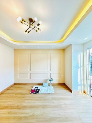 ขายทาวน์เฮาส์ 2 ชั้น รีโนเวทใหม่ หมู่บ้านมารวย บางเขน ซอยพหลโยธิน54/1 ย่านวัดเกาะ-เพิ่มสิน-สายไหม เขตสายไหมขาย 2,150,000 บาท ฟรีโอนติดต่อ คุณช่อผกา โทร 0616198565 LINE 0616198565สำรอง LINE 0812523279 ส่งลิ้งก์ไว้ได้เลยขายทาวน์เฮาส์ 2 ชั้น เนื้อที่ 18 ตารางวา พื้นที่ใช้สอย 100 ตารางเมตร 3 ห้องนอน 2 ห้องน้ำ 1ห้องครัวบิวท์อิน ทำเลดีหลังบ้านไม่ติดใคร จอดรถในบ้านได้ 1 คัน บ้านหันทิศใต้- ปูพื้นด้วย SPC ทั้งห�