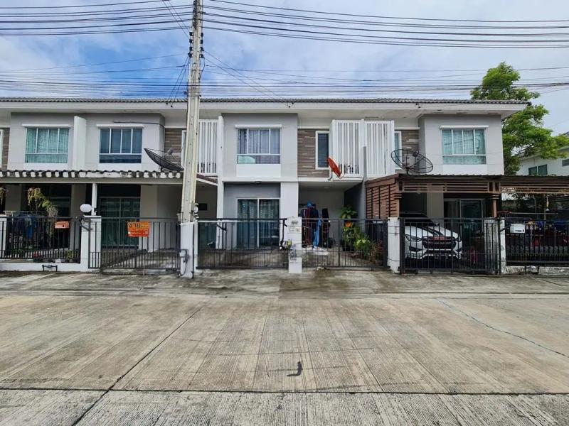   ขาย ทาวน์เฮ้าส์ โครงการ พฤกษาวิลล์ 71/1 (แหลมฉบัง-บางละมุง)  ซอย บางละมุง 3 ถนน สุขุมวิท(ทล.3) ตำบล บางละมุง อำเภอ บางละมุง จังหวัด ชลบุรี  ราคา  1,850,000  บาท  (ต่อรองราคาได้)  รายละเอียดบ้าน  ▸ เนื้อที่ 17.5  ตารางวา  พื้นที่ใช้สอย 92.15 ตารางเมตร ▸ 1 ที่จอดรถ  ▸ บ้านหันไปทางทิศ   พิกัดบ้าน : https://maps.app.goo.gl/zVBx4DNysga82o377  สถานที่ใกล้เคียงตะวันตกเฉียงเหนือ   ▸ โรงพยาบาลแหลมฉบัง ▸ แม็คโคร ฟู้ดเซอร์วิส แห�