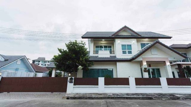 ให้เช่า 55,000 บาท/เดือน 115 ตรว. พูลวิลล่า 2 ชั้น #ป่าแดด #อำเภอเมือง #บ้านในโครงการ #เฟอร์นิเจอร์ครบ #ซื้อแล้วทำธุรกิจต่อได้เลย