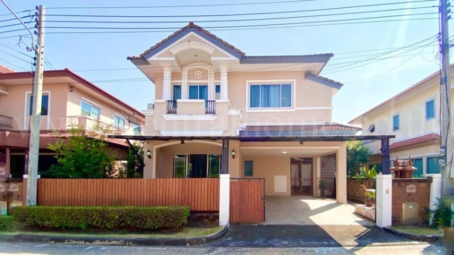 รหัสทรัพย์&nbsp; 6451บ้านเดี่ยว เดอะแกรนด์ พระราม 2 ตกแต่งสวย ฟังก์ชันครบที่ตั้ง : ถนนพระรามที่ 2 ตำบลพันท้ายนรสิงห์ อำเภอเมืองสมุทรสาคร จังหวัดสมุทรสาคร 74000รายละเอียดทรัพย์&nbsp;- บ้านเดี่ยว&nbsp;2&nbsp;ชั้น ขนาดพื้นที่ 52.5 ตารางวา พื้นที่ใช้สอย 170 ตารางเมตร&nbsp;- 3&nbsp;ห้องนอน, 3&nbsp;ห้องน้ำ, 1 ห้องรับแขก, 1&nbsp;ห้องครัว, 2&nbsp;ที่จอดรถ&nbsp;-&nbsp;แอร์ 4 เครื่อง, เครื่องทำน้ำอุ่น 3 เครื่อง, ติดตั้งผ้าม่านทั�