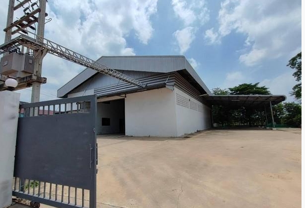  NKO1258 ให้เช่าโรงงาน เนื้อที่ 1.5 ไร่ พื้นที่สีส้ม มีใบอนุญาต รง.4 ติดถนนสุวินทวงศ์ ตำบล วังตะเคียน อำเภอเมืองฉะเชิงเทรา ปากซอยเป็น SCG HOME บุญถาวร ฉะเชิงเทราให้เช่า 80,000 บาท/เดือน (ประกัน 3 เดือน + ล่วงหน้า 1 เดือน )ให้เช่าโรงงาน เนื้อที่ 1 ไร่ครึ่ง พื้นที่สีส้ม พื้นที่ใช้สอยทั้งหมด 1,850 ตารางเมตร 2 ห้องน้ำ มีใบอนุญาต รง.4 ไฟ 3 เฟส หม้อแปลง 500 KW พื้นรับน้ำหนักได้ 2 ตันต่อตารางเมตร หลั�