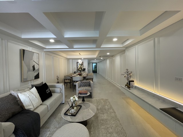 ปรับลดราคา ขายทาวน์เฮ้าส์ 2 ชั้น บ้านคลองตันนิเวศน์ Khlongtan Nivet ปรีดีพนมยงค์ 42 รีโนเวทใหม่ทั้งหลัง บ้านทิศเหนือ เข้าในเมืองเอกมัยทองหล่อได้สะดวกปรับลดราคา 12,990,000 บาทติดต่อ คุณช่อผกา 0616198565 LINE 0616198565หากไม่รับสาย รบกวนขอความกรุณาลูกค้า @line ทิ้งรูปและข้อมูลไว้นะคะhttps://line.me/ti/p/zu0mm-ozFXรหัส PP430รายละเอียดบ้าน-ขนาดที่ดิน 24 ตารางวา-พื้นที่ใช้สอย 192 ตารางเมตร-3 ห้องนอน 4 ห้องน้ำ-1 ที่จอดรถ-หน้�