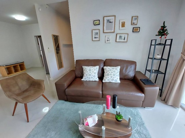 ให้เช่าบ้านเดี่ยว2ชั้น54ตรว.รามอินทรา109 ทิศตะวันออก3ห้องนอน 3ห้องน้ำต่อเติมหลังบ้าน 1ห้องรับแขก 1ห้องครัว(เครื่องดูดควัน+เตาแก๊ส) แอร์4เครื่อง เฟอร์นิเจอร์ครบ เครื่องใช้ไฟฟ้า TV2เครื่อง ตู้เย็น ไมโครเวฟ   เครื่องทำน้ำอุ่น2เครื่อง-  ส่วนกลาง สระว่ายน้ำ,คลับเฮ้าส์,สวนสาธารณะ,ฟิตเนส,ระบบรักษาความปลอดภัย,กล้อง CCTV ตลอด 24 ชม.เข้า-ออกโครงการด้วยระบบ Key Card Acces อยู่ถนน รามอินทร