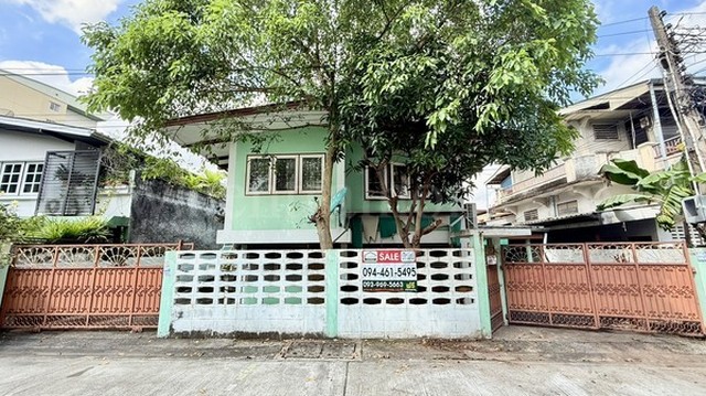 รหัสทรัพย์&nbsp; 6822บ้านเดี่ยว หมู่บ้านอนันต์สุขสันต์ ซอยรามอินทรา 5 ใกล้เซ็นทรัลรามอินทราที่ตั้ง&nbsp;: แขวงอนุสาวรีย์&nbsp;เขตบางเขน&nbsp;กรุงเทพมหานคร 10220รายละเอียดทรัพย์- บ้านเดี่ยว&nbsp;2&nbsp;ชั้น&nbsp;ขนาดเนื้อที่ 54&nbsp;ตารางวา พื้นที่ใช้สอย 180 ตารางเมตร- 4&nbsp;ห้องนอน, 2&nbsp;ห้องน้ำ, 1 ห้องนั่งเล่น,&nbsp;1 ห้องครัว,&nbsp;1 ที่จอดรถ- เฟอร์นิเจอร์บางส่วน และต่อเติมห้องครัวแล้ว- พื้นชั้นบนไม้, พื้นชั�