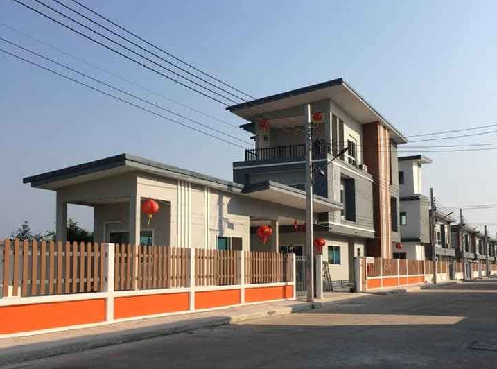 CH1156 ขายบ้านหน้ากว้าง ย่านประชาอุทิศ คลองสวน 6 ห้องนอน 4 ห้องน้ำขายหลังนี้ 5.9ลบ. เดี่ยว3ชั้น หน้าบ้านกว้างพิเศษ 50เมตร 99 ตารางวา 6 ห้องนอน 4 ห้องน้ำ 2 ห้องรับแขก (1ห้องรับแขกแยก) พื้นที่ใช้สอยกว่า 300 ตารางเมตร หลังเดียวออกแบบพิเศษไม่เหมือนใคร ท่ามกลางบ้านแฝดอีกเกือบ 200 หลังคาเรือนพิกัดประชาอุทิศ 90 (คลองสวน)ราคา 5.9 ล้านบาท (สนใจเยี่ยมชม)ติดต่อ 0945695997 ชาญครับที่ตั้ง แขวงทุ่งค�