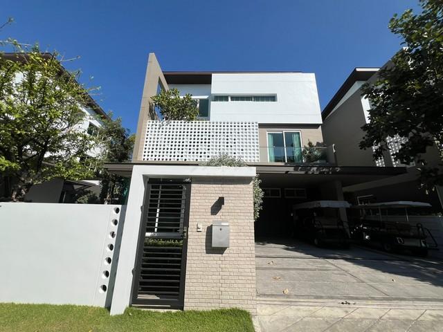 ขายบ้านเดี่ยว เป็นบ้านตัวอย่าง 3 ชั้น โครงการเนอวานา แอบโซลูท บางนา ติดถนนบางนา ใกล้ Att U Park Bangnaราคาขาย 25,000,000 บาทที่ตั้ง ถนนบางนา-ตราด ตำบลราชาเทวะ อำเภอบางพลี จังหวัดสมุทรปราการ 10540ติดต่อ : คุณภัสพงณ์ 0634098164Line : binkem22https://www.facebook.com/profile.php?id=61581484955548เนื้อที่ 62.1 ตารางวา พื้นที่ใช้สอย 282 ตารางเมตร จำนวน 3 ชั้น 4 ห้องนอน 4 ห้องน้ำมีห้องแม่บ้าน ที่จอดรถ 3 คัน เฟอร์นิเจอร์บิวท์อินตกแต่งครบทั้งหล