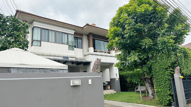 รหัสทรัพย์&nbsp; 6510บ้านเดี่ยว 2 ชั้น บุราสิริ ราชพฤกษ์ - แจ้งวัฒนะ หลังใหญ่ ถูกสุดในโครงการที่ตั้ง : ถนนราชพฤกษ์ ตำบลบางพลับ&nbsp;อำเภอปากเกร็ด&nbsp;จังหวัดนนทบุรี 11120รายละเอียดทรัพย์- บ้านเดี่ยว 2 ชั้น ขนาดพื้นที่ 74.9 ตารางวา พื้นที่ใช้สอย 162&nbsp;ตารางเมตร&nbsp;- 3 ห้องนอน, 3 ห้องน้ำ, 1 ห้องรับแขก, 1 ห้องนั่งเล่น, 1 ห้องครัว,&nbsp;2 ที่จอดรถ- แอร์ 4 เครื่อง, เครื่องทำน้ำอุ่น, ปั้มน้ำ+แทงค์น้ำ 1 ชุด,