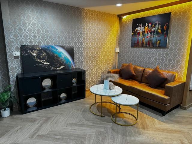 ให้เช่า ขายอาคาร 5 ชั้น เหม๋งจ๋าย ถนนประชาอุทิศ ใกล้ร้านอาหารนาทอง เหมาะอยู่อาศัย Air BnB โฮมออฟฟิศ *** ไม่รับร้านอาหาร ไม่มีที่จอดรถ*** ราคาเช่า 65,000 บาท/เดือน ประกัน 150,000 บาท สัญญาเช่า 1 ปี*** ราคาขาย 8,500,000 บาท (ต่อรองได้)ติดต่อ คุณช่อผกา โทร 0616198565 LINE 0616198565สำรอง LINE 0812523279 ส่งลิ้งก์ไว้ได้เลยรหัส# T26-063อาคาร 5 ชั้น ย่านเหม๋งจ๋าย ถนนประชาอุทิศ ใกล้ร้านอาหารนาทองเนื้อที่ 16 ตรวพื้นที่ใช้สอยขน