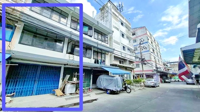 BTS เซนต์หลุยส์ 1.6 กม.เอ็มไพร์ ทาวเวอร์ 1.7 กม. ให้เช่าตึกแถว 3 ชั้น  แมคโคร สาทร 1.2 กม. รร.นานาชาติเซนต์แอนดรูว์ส 2.8 กม.3 นอน 2 น้ำ 