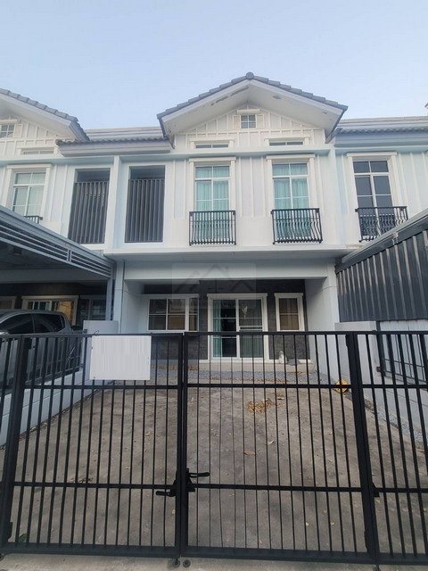 ให้เช่าทาวน์โฮม 2 ชั้น 3 ห้องนอน indy 2 บางนา-รามคำแหง 2 ใกล้เมกะบางนา **เลี้ยงสัตว์ได้ ฟรี Wifi*** ราคาเช่า 39,000 บาท/เดือน ติดต่อ:: ชยา โทร/ID Line:: 0942823961   Link Line:: https://line.me/ti/p/3xFA1An8Kcรหัส# T26-065ทาวน์โฮม 2 ชั้น อินดี้ บางนา–รามคำแหง 2 ใกล้เมกะบางนาขนาดที่ดิน 27.3 ตร.ว.พื้นที่ใช้สอย 122 ตร.ม.พร้อมสวนหลังบ้านส่วนตัว3 ห้องนอน 3 ห้องน้ำที่จอดรถ 2 คันบ้านตกแต่งครบ พร้อมเข้าอยู่ทันทีฟรีอินเทอร์เน็ตความเร็วสูง 1000/1