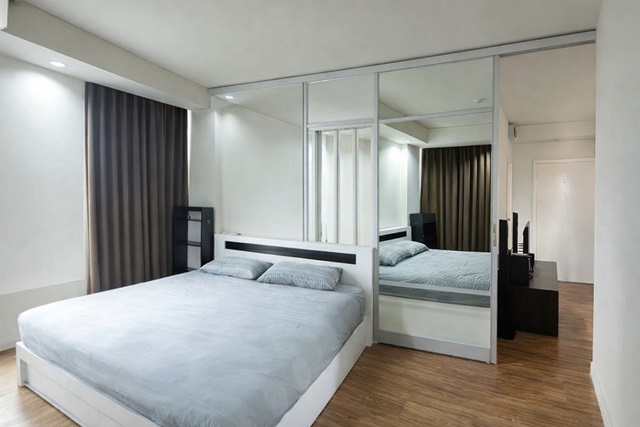 ฟ้าโดม คอนโด สนามกีฬาธรรมศาสตร์ 1.5 กม. ขาย-ให้เช่าคอนโด 35 ตร.ม. 8,999 B-M. คลองหลวง ห้องขนาดใหญ่ ปรับปรุงใหม่ เฟอร์ฯครบ  ม.ธรรมศาสตร์ ศูนย์รังสิต 1.2 กม. ฟังก์ชันลงตัว 1 นอน 1 น้ำ เหมาะสำหรับอยู่อาศัย หรือลงทุน ตลาดไท 2.4 กม.ขาย 1.85 ลบ. ทำเลดีใกล้แหล่งการศึกษา เดินทางสะดวก สิ่งอำนวยความสะดวกครบ บรรยากาศดี ปลอดภัยFahdom Condo Thammasat Stadium 1.5 km. Condo for sale rent 35 sq.m. 8,999 B-M. Khlong Luang large room newly renovated fully furnished Thammasat University Rangsit Campus 1.2 km. well des