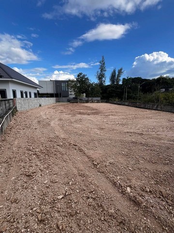 ขายที่ดินถมแล้ว ในโครงการคุรุสภา อำเภอเมือง จังหวัดลำปาง เนื้อที่ 1 งาน 10 ตารางวา#รายละเอียดและที่ตั้งทรัพย์-ที่ดินขนาด 1 งาน 10 ตารางวา-ที่ดินถมแล้ว ล้อมรั้วเรียบร้อย พร้อมปลูกบ้าน ติดถนนคอนกรีตกว้าง น้ำและไฟฟ้าพร้อมมีเพื่อนบ้าน-ตั้งอยู่ในโครงการคุรุสภา บ้านต้นธงชัย ตำบลต้นธงชัย อำเภอเมือง จังหวัดลำปาง#สถานที่ใกล้เคียง-ใกล้วัดหลวงพ่อเกษมเพียง 3 กิโลเมต�