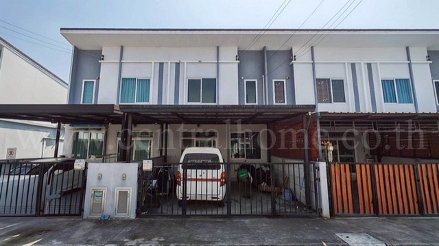 รหัสทรัพย์ N0922ทาวน์โฮม กัสโต้ เพชรเกษม - ทวีวัฒนา ทำเลดี ต่อเติมครบ ราคาถูกที่ตั้ง&nbsp;: ซอยทวีวัฒนา 9 แขวงทวีวัฒนา เขตทวีวัฒนา กรุงเทพมหานคร 10170รายละเอียดทรัพย์- ทาวน์โฮม 2 ชั้น เนื้อที่ 21.6 ตารางวา พื้นที่ใช้สอย 128 ตารางเมตร- 3 ห้องนอน, 2&nbsp;ห้องน้ำ, 1 ห้องรับแขก, 1 ห้องนั่งเล่น, 1 ห้องครัว, 2 ที่จอดรถ- ระบบบ้านเย็น Stay Cool : ติดตั้งแผ่นสะท้อนความร้อนใต้หลังคา ช่วยให้บ้านเย็นตลอดเว�