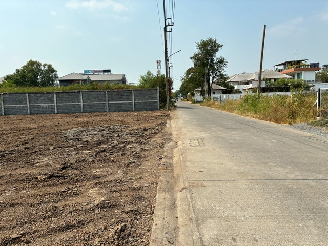 ขายที่ดินนนทบุรี ซอยศรีสมาน 5 ปากเกร็ด เนื้อที่ 304 ตารางวา แปลงสี่เหลี่ยมสวย ที่ดินถมแล้ว ติดทางสาธารณะ สาธารณูปโภคพร้อม ล้อมรอบด้วยความเจริญ เดินทางสะดวก สงบ สะอาด บรรยากาศดี ไม่แออัด เหมาะสำหรับทุกการลงทุน *ขายเพียง 12,160,000 บาท *สนใจติดต่อคมกฤช : 084-446-5959Line: kloveee*สถานที่สำคัญในบริเวณใกล้เคียง เช่น ทางด่วนศรีสมาน, ถนนติวานนท์, ห้าแยกปากเกร็ดสวนสมเด็จพระศรีนครินทร์, �