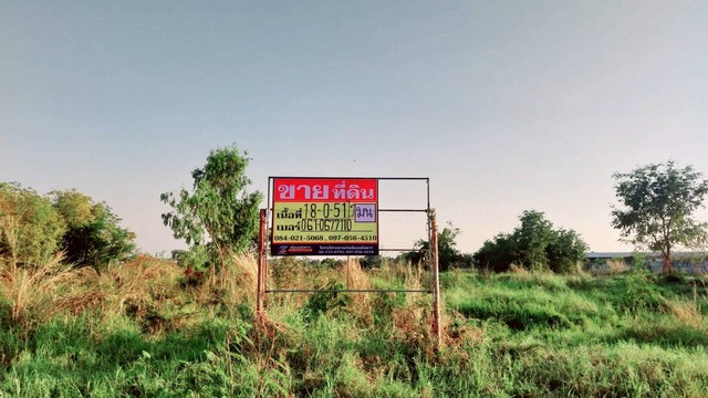 ZK615ขายที่ดิน 18-0-51 ไร่ตำบลโกรกพระ อำเภอโกรกพระจังหวัดนครสวรรค์ ที่ดินหน้ากว้าง 82 เมตรลึก 230 เมตรที่ดินติดถนน 4 เลน ติดถนนโกรกพระ-อุทัยธานีห่างจากตัวอำเภอโกรกพระ 1 กิโลห่างโรงพยาบาลโกรกพระ 800 เมตรห่างจากตัวเมืองนครสวรรค์ 15 กิโลเมตรห่างจากเซ็นทรัลนครสวรรค์ 15 กิโลเมตรที่ดินเหมาะสำหรับปลูกบ้านจัดสรร สร้างโกดังสินค้าพิกัดhttps://www.google.com/maps?q=15.55043369,100.05778961ราคายกแปลง 23,000,000 บาทสน�