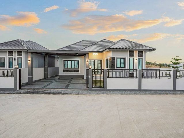 ราคาเริ่มต้นเพียง 2.19 ล้าน บ้านเดี่ยวสร้างใหม่ ทำเลทอง #ท่ารั้ว – #สันปูเลย #ดอยสะเก็ด บ้านสวย ดีไซน์ไม่ซ้ำใคร ออกแบบมาเพื่อการอยู่อาศัยที่แท้จริง เดินทางสะดวก ใส่ใจทุกรายละเอียดในทุกตารางเมตร ขนาดบ้านที่ดินเริ่มต้น 50–60 ตร.วาพื้นที่ใช้สอยประมาณ 130 ตร.ม.ฟังก์ชันครบ ตอบโจทย์ทุกครอบครัว3 ห้องนอน2 ห้องน้ำ1 ห้องครัวที่จอดรถ 2 คันของแถมจัดเต็ม (คุ้มมาก!)ฟรีค่าโอนกรร