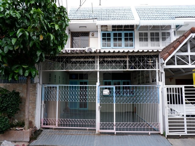 ให้เช่าทาวน์เฮ้าส์ 2 ชั้น 3 ห้องนอน หมู่บ้านประชากรไทย ซ.ลาดพร้าว 93 ใกล้ MRT สถานีมหาดไทย*** ราคาเช่า 15,000 บาท / เดือนติดต่อ:: ชยา โทร/ID Line:: 0942823961Link Line:: https://line.me/ti/p/3xFA1An8Kcรหัส # T26-089ทาวน์เฮ้าส์ 2 ชั้น หมู่บ้านประชากรไทย ซ.ลาดพร้าว 93ร ใกล้ MRT สถานีมหาดไทยขนาด 22.7 ตารางวา พื้นที่ใช้สอยรวม 180 ตารางเมตร3 ห้องนอน 2 ห้องน้ำ แอร์ 3 ตัว เครื่องทำน้ำอุ่น 2 ตัวหน้าบ้านกว้าง  6 เมตรจอดรถได้ 2 คันเลี้ยงสัตว์ได�