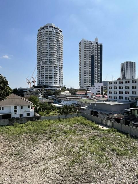 ให้เช่าโฮมออฟฟิศ 4 ชั้น หลังริม ซอยบางนา-ตราด 21 ใกล้เซ็นทรัลบางนาราคาเช่า 27,000 บาท / เดือนที่ตั้ง ถนนบางนา-ตราด ซอยบางนา-ตราด 21 แยก 19 แขวงบางนา เขตบางนา กรุงเทพมหานครติดต่อ : คุณภัสพงณ์ 0634098164Line : binkem22https://www.facebook.com/profile.php?id=61581484955548เนื้อที่ 22 ตารางวา พื้นที่ใช้สอยประมาณ 352 ตารางเมตร จำนวน 4 ชั้น 4 ห้องนอน 3 ห้องน้ำมี 1 ห้องครัว มีดาดฟ้าชั้น 4 จอดรถได้ 1 คัน (จอดเพิ่มในซอยได้)สิ่งอำนวยความสะด