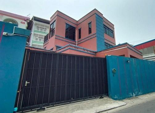 ให้เช่าอาคาร 3 ชั้น อาคารบางบอน ซอยมนธาตุราชศรีพิจิตร ใกล้เซ็นทรัล พระราม 2 ( ทำโฮมออฟฟิศได้ )ราคาเช่า 40,000 บาท / เดือนที่ตั้ง ซอยมนธาตุราชศรีพิจิตร แขวงคลองบางบอน เขตบางบอน กรุงเทพมหานคร 10150ติดต่อ : คุณภัสพงณ์ 0634098164Line : binkem22https://www.facebook.com/profile.php?id=61581484955548พื้นที่ใช้สอย 350 ตารางเมตร จำนวน 3 ชั้น 5 ห้องนอน 3 ห้องน้ำ 1 ห้องครัว 1 ห้องนั่งเล่นมีแอร์มือสองในบ้าน 8 ตัว สามารถทำโฮมออฟฟิศได้ราค�