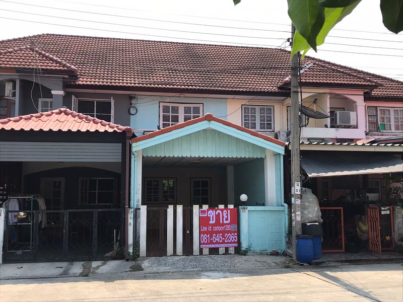 ทาวน์เฮ้าส์ 2 ชั้น หมู่บ้านณัฐวรรณ  เลขที่ 12/183 ซอยสังฆสันติสุข 18  ถนนสุวินทวงศ์  ตำบลหนองจอก อำเภอหนองจอก กรุงเทพ ฯ 