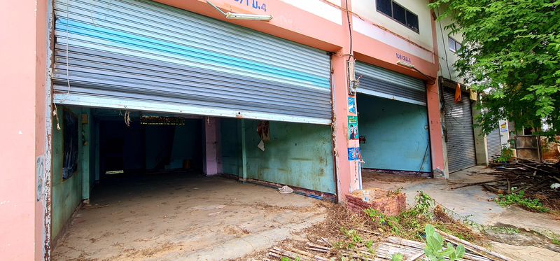 M1220 อาคารพาณิชย์ 3 ชั้น  อำเภอบึงสามพัน จังหวัดเพชรบูรณ์เลขที่ 108/1  หมู่ 4 ตำบลบึงสามพัน อำเภอบึงสามพัน จังหวัดเพชรบูรณ์ รายละเอียดทรัพย์- ขนาด 25 ตารางวา - 3 ชั้น - 2 ห้องนอน - 2 ห้องน้ำ - จอดรถ 1 คัน สถานที่ใกล้เคียง- 6 กิโลเมตร ถึงโลตัส- ใกล้แยกราหุล- ติดถนนสาย 225 - วิทยาลัยอาชีวศึกษาเพชรบูรณ์ ค่าพิกัดแปลงhttps://www.google.com/maps?q=15.82986028,101.01586786ราคา 800,000 บาท ค่าโอน 50/50 สนใจสอบถามรายละเอียดได้ที่คุณ