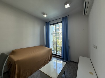 โลเคชันดีหายาก ขายคอนโด เซล รัตนาธิเบศร์ ติดถนน ใกล้รถไฟฟ้า เหมาะอยู่อาศัยและปล่อยเช่า.โครงการเซล รัตนาธิเบศร์ (Zelle Rattanathibet)ถนนรัตนาธิเบศร์ ตำบลบางกระสอ อำเภอเมืองนนทบุรี จังหวัดนนทบุรี 11000Google Maps: https://maps.app.goo.gl/qL3aYgx91G6DtsDa6.ภาพรวมทรัพย์คอนโดทำเลศักยภาพ ติดถนนรัตนาธิเบศร์ เดินทางสะดวกทั้งรถส่วนตัว รถประจำทาง และรถไฟฟ้าเหมาะทั้งซื้ออยู่อาศัยเอง และลงทุนปล่อยเช่า ใกล้แนว