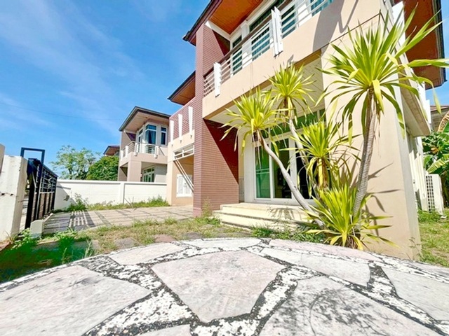 The Boulevard สวนเสือศรีราชา 2.5 กม. บ้านเดี่ยว 2 ชั้น 63 ตร.วา.พร้อมอยู่ 3นอน รร.นานาชาติไทยจีน ศรีราชา 3 กม.เฟอร์ฯครบ ฟังก์ชันสมบูรณ์