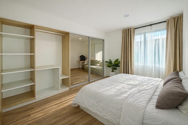 ใกล้รถไฟฟ้า ให้เช่าคอนโด เสนาคิทท์ รังสิต คลอง 4 ตลาดลาดสวาย 700 ม.ห้องใหม่ 1 นอน 1 น้ำ 26ตร.ม.ใกล้แหล่งของกิน รพ.ซีจีเอช ลำลูกกา 2.1 กม. ทำเลสะดวก 7,998 B-M. เหมาะอยู่อาศัย ย่านรังสิต บรรยากาศสงบ เป็นส่วนตัว การเดินทางง่ายCondo for rent Sena Kit Rangsit Klong 4 700 m. 1 bed 1 bath 26 sq.m.from Lad Sawai Market New  Close to food stalls and CGH Lam Luk Ka Hospital 2.1 km. Convenient location near the BTS Skytrain 7,998 B-M. Suitable for living in the Rangsit area quiet and private atmosphere easy transportationถ.ลำลูกกา พระองค์เจ้าสาย คลอง 4 แขวงลาดสวาย เขตลำล�