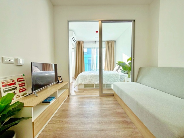 ตลาดลาดสวาย 700 ม.ให้เช่าคอนโด เสนาคิทท์ รังสิต คลอง 4 ห้องใหม่ 1 นอน 1 น้ำ 25 ตร.ม.ใกล้แหล่งของกิน รพ.ซีจีเอช ลำลูกกา 2.1 กม. ทำเลสะดวก ใกล้รถไฟฟ้า 7,999 B-M. เหมาะอยู่อาศัย ย่านรังสิต บรรยากาศสงบ เป็นส่วนตัว การเดินทางง่ายCondo for rent Sena Kit Rangsit Klong 4 700 m. from Lad Sawai Market New 1 bed 1 bath 25 sq.m. Close to food stalls and CGH Lam Luk Ka Hospital 2.1 km. Convenient location near the BTS Skytrain 7,999 B-M. Suitable for living in the Rangsit area quiet and private atmosphere easy transportationถ.ลำลูกกา พระองค์เจ้าสาย คลอง 4 แขวงลาดสวาย เขตลำล�