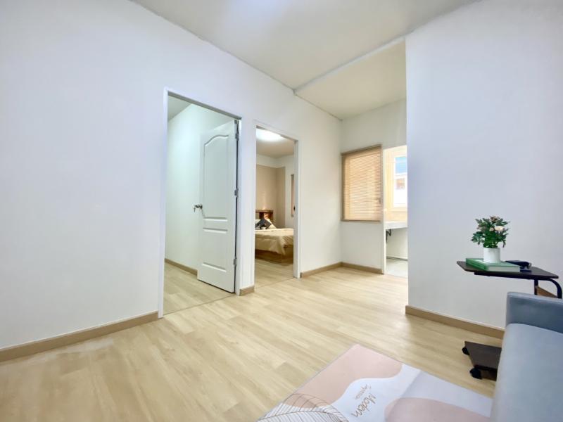 ขายคอนโดเอื้ออาทรนวนคร พหลโยธิน กม.44 เอื้อมิตซู ปทุมธานี ใกล้นวนคร ตลาดไท ม.ธรรมศาสตร์ขายคอนโดเอื้ออาทรนวนคร พหลโยธิน กม.44 เอื้อมิตซู ปทุมธานี ใกล้นวนคร ตลาดไท ม.ธรรมศาสตร์ขนาด 32 ตรม. ชั้น 4 ห้องมุมมี 2 ห้องนอน 1 ห้องน้ำ ตกแต่งฟิวคอนโด เฟอร์นิเจอร์ครบ พร้อมอยู่ราคาขายเพียง 619,000 บาท เท่านั้น ฟรีค่าโอน จดจำนองผ่อนเพียง 2,xxx-3,xxx บาทต่อเดือนถูกกว่าเช่าอยู่เงินเดือน 11,000 ขึ