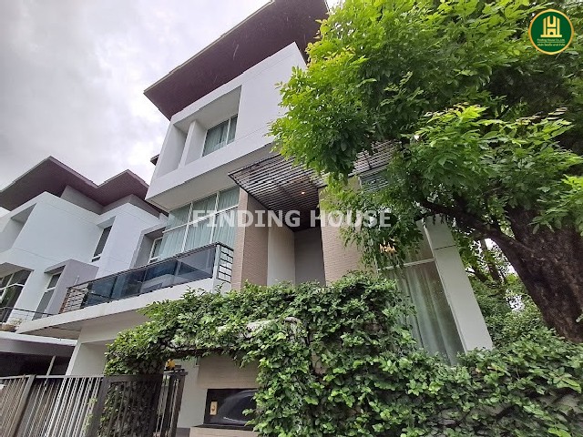 ขายบ้านเดี่ยว 3 ชั้น เนอวานา บียอนด์ พระราม 9-รามคำแหง 52.9 ตร.ว. 3 นอน 4 น้ำ หลังมุม โปรโมชั่นเดือน กพ. ตกแต่งสวย พร้อมอยู่รายละเอียดบ้าน- ที่ดิน 52.9 ตร.ว. - พื้นที่ใช้สอย ~300 ตร.ม. - 3 ห้องนอน (Master มีห้องน้ำในตัว)- 4 ห้องน้ำ- ครัวแยก (ไทย/แพนทรี)- โถงรับประทานอาหาร- โถงรับแขก- จอดรถในบ้านได้ 3 คัน- หลังมุม พื้นที่สวนเขียว น่าอยู่มาก## บ้านสงบ ร่มรื่น เป็นส่วนตัว เข้า–ออกได้หลายทาง รามคำ�