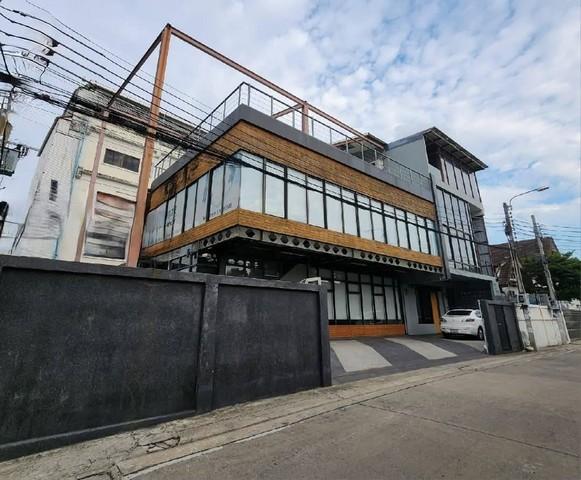  ให้เช่าอาคาร ถ.ติวานนท์ ซ.14 แยก 2 ต.ตลาดขวัญ 150 ตารางวา พื้นที่รวม 700 ตรม. ซอยกระทรวงสาธารณสุข (บำราศนราดูร)ติดต่อAgent : คุณเด่นชัย: 09-8481-8989:06-2839-4747ID Line :0984818989: https://line.me/ti/p/ezz8HbMifzWhatsApp :+66984818989: แอดไลน์ แคปหน้าจอสอบถามได้เลยครับอาคาร ซอยกระทรวงสาธารณสุข (บำราศนราดูร)ที่ดิน 150 ตารางวา พื้นที่รวม 700 ตารางเมตรอาคารอายุ 7 ปี โครงสร้างเหล็ก + ปูนมีห้องประชุม / ห้องน้ำ 9 ห้องแอร์ทั้งหมด 8 เครื่องจอดรถได้ 