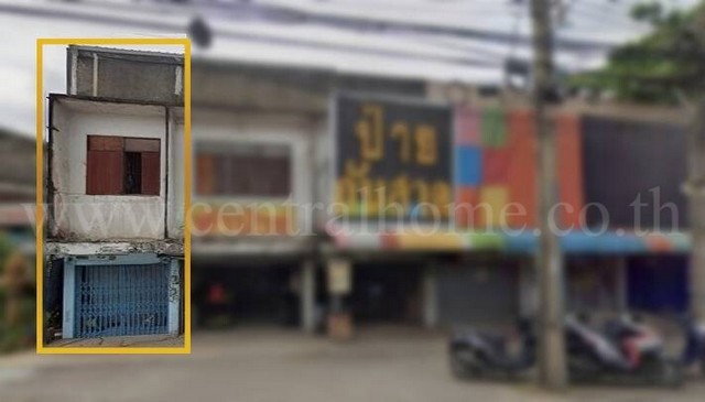 รหัสทรัพย์&nbsp; N0859ตึกแถว ติดถนน กรุงเทพ - นนทบุรี ทำเลดี ใกล้ MRT แยกติวานนท์ ราคาถูกมากที่ตั้ง :&nbsp;ตำบลบางเขน อำเภอเมืองนนทบุรี จังหวัดนนทบุรี 11000รายละเอียดทรัพย์- อาคารพาณิชย์ 2 ชั้น เนื้อที่ 9.90 ตารางวา พื้นที่ใช้สอย 46 ตารางเมตร&nbsp;- 2 ห้องนอน, 1 ห้องน้ำ- ตัวตึกตั้งอยู่ ติดถนนใหญ่เส้นกรุงเทพ-นนทบุรี บริเวณปากซอยกรุงเทพ-นนท์ 1 ทำเลมีรถผ่านตลอดทั้งวัน&nbsp;- เหมาะอย่างยิ่งสำห�