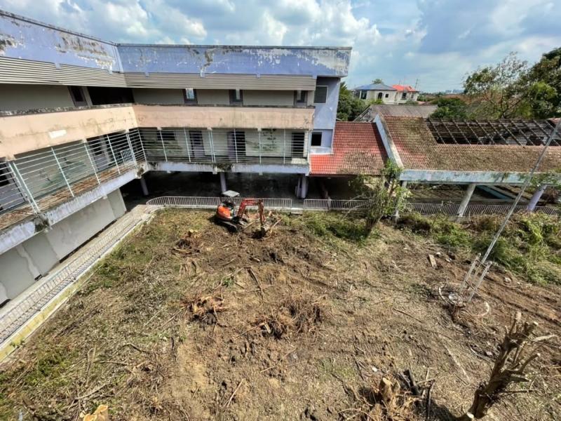 BH3858 ให้เช่าอาคารขนาดใหญ่ 1,800 ตร.ม. ถนนบางแวก ระหว่างกาญจนาภิเษก – พุทธมณฑลสาย 2ติดต่อ Agent คุณบัว (Bua)Tel: 093-646-4597 LINE ID: Bua093ค่าเช่า 250,000 บาทต่อเดือนให้เช่าอาคารโครงสร้างโรงเรียนเดิม บนทำเลศักยภาพถนนบางแวก พื้นที่อาคารรวมมากกว่า 1,800 ตารางเมตร บนที่ดินเกือบ 1.5 ไร่ เหมาะสำหรับผู้ประกอบการหรือองค์กรที่ต้องการอาคารขนาดใหญ่ พร้อมใช้งาน และสามารถรีโนเวทต่อยอดได้ตามแนวคิดธุรกิจ�