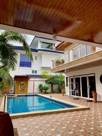 #HouseForRent ปล่อยเช่าพูลวิลล่า – จอมเทียน พัทยา(พึ่งหมดสัญญา พร้อมเข้าอยู่)# บ้านติดทะเล มีหาดส่วนตัว- เดินไปทะเล 20 เมตร- ใกล้ร้านลุงไสว / ปูเป็น / เซเว่นรายละเอียดบ้าน - บ้านเดี่ยว 3 ชั้น - 4 ห้องนอน + 1 ห้องเด็ก -5 ห้องน้ำ - ห้องนั่งเล่นขนาดใหญ่ - เฟอร์นิเจอร์ครบ พร้อมเข้าอยู่ - พื้นที่ใช้สอยประมาณ 400 ตร.ม. - สระว่ายน้ำส่วนตัว*** ค่าเช่า 200,000 บาท / เดือน# สนใจนัดดูบ้านโทร/ไลน์ 094-6407143