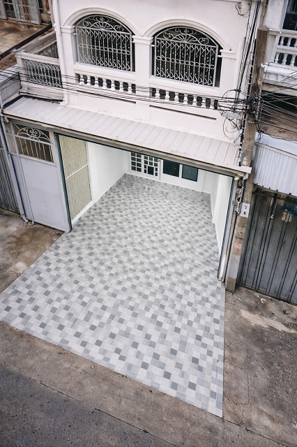 BTS ช่องนนทรี 2.4 กม. ถ.ราธิวาสราชนครินทร์ สาธุประดิษฐ์17-27 ให้เช่าทาวน์โฮม 3 นอน 3 น้ำ ใจกลาง CBD สาทร บ้าน 3 ชั้นพร้อมดาดฟ้า 18 ตร.วา. 200 ตร.ม. 27,998 B-M. เหมาะสมสำหรับอยู่อาศัย และโฮมออฟฟิศ เซ็นทรัลพลาซ่า พระราม 3 1.6 กม.ทำเลศักยภาพสูง ย่านธุรกิจ และที่อยู่อาศัยระดับพรีเมียมCentralPlaza Rama 3 1.6 km  BTS Chong Nonsi 2.4 km Sathu Pradit 17-27 3 bedroom 3 bathroom townhome for rent in the heart of Sathorn CBD from  on Ratchanakarin Road three story house with rooftop land size 18 sq.wa usable area 200 sq.m rental price 27,998THB per month suitable for residential living or h