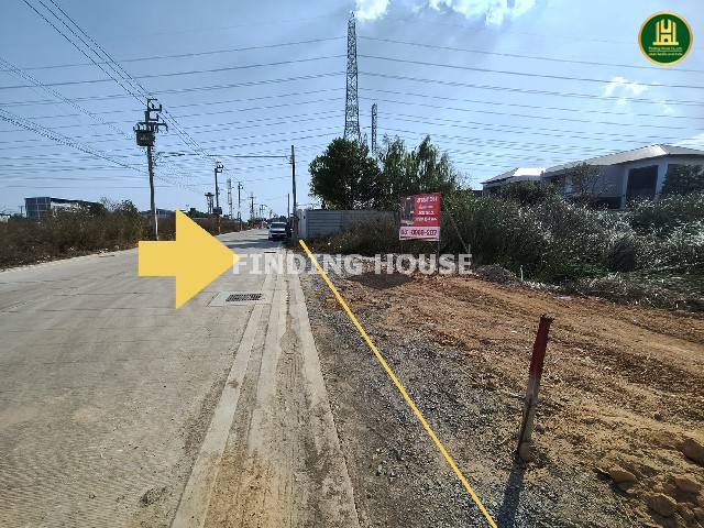 รายละเอียดที่ดิน- เนื้อที่: 400 ตารางวา (1 ไร่เต็ม)- รูปแปลง: หน้ากว้างประมาณ 26 เมตร | ลึกประมาณ 66 เมตร- ผังเมือง: สีเขียว (ที่ดินประเภทชนบทและเกษตรกรรม)- สภาพ: ปัจจุบันยังไม่ได้ถม (ช่วยให้ผู้ซื้อวางแผนระบบระบายน้ำและระดับดินได้ตามต้องการ)พิกัด: ซอยบางปลา 20 (เทพารักษ์ กม.13) ต.บางปลา อ.บางพลี จ.สมุทรปราการGoogle Maps: https://www.google.com/maps?q=13.5879027,100.7333901   จุดเด่นที่ห้ามพลาด (Highlights)- ถนนหน้าทรัพย์กว้า�