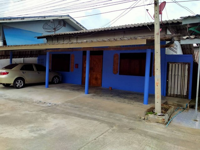 ขายบ้านเดี่ยวชั้นเดียว ในตลาดบ้านท่าเสา อำเภอเมือง จังหวัดกาญจนบุรี เนื้อที่ 51 ตารางวา#รายละเอียดและที่ตั้งทรัพย์-บ้านเดี่ยวชั้นเดียวเนื้อที่ 51 ตารางวา -จำนวน 3 ห้องนอน 3 ห้องน้ำ-ตั้งอยู่เลขที่ 76/7 ซอยพิมพิลาไลย์ 3 บ้านท่าเสา ตำบลลาดหญ้า อำเภอเมือง จังหวัดกาญจนบุรี-อยู่ในตลาดท่าเสา-ใกล้สถานีตำรวจภูธรรลาดหญ้า-ใกล้การไฟฟ้าส่วนภูมิภาค ลาดหญ้า***ราคาขายเพียง 8 แ�