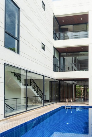 ให้เช่าอาคาร4ชั้น 750ตร.ม.ใจกลางอารีย์พญาไทสะพานควายพระรามที่6พร้อมสระส่วนตัวเหมาะอยู่อาศัยและทำโฮมออฟฟิศสปาคลีนิคโฮลเทล ใกล้BTSอารีย์ กระทรวงการคลัง สามเสน ดุสิตราคาเช่า 220,000 บาท / เดือน( สัญญา 3 ปี ล่วงหน้า 1 เดือน ประกัน 3 เดือน )ราคานี้สำหรับ partially furnished (ห้องนอน master, ห้องนั่งเล่น, ห้องทานข้าว)หากต้องการ fully furnished หรือ unfurnished คุยราคากันได้ที่ตั้ง ถนนพหลโยธิน ซอยอารีย์สัมพัน�