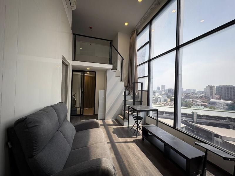 ปล่อยเช่าคอนโดหรู KnightsBridge Space รัชโยธินห้องมุม ชั้นสูง วิวเมืองสวย โปร่ง เป็นส่วนตัว ตอบโจทย์ไลฟ์สไตล์ระดับ Luxury**** ราคาเช่า 27,000 บาท / เดือน ****รายละเอียดห้อง- ชั้น 15 ห้องมุม- ขนาด 45 ตร.ม.- 1 นอน 1 น้ำ- เฟอร์นิเจอร์ครบ พร้อมเข้าอยู่- เครื่องใช้ไฟฟ้าครบ- ที่นอนใหม่ นอนสบายระดับโรงแรมสิ่งอำนวยความสะดวกภายในโครงการ- Lobby หรู เพดานสูง- สระว่ายน้ำระบบเกลือ- ฟิตเนส พร้อมอุปกรณ์ครบ- Co-Working